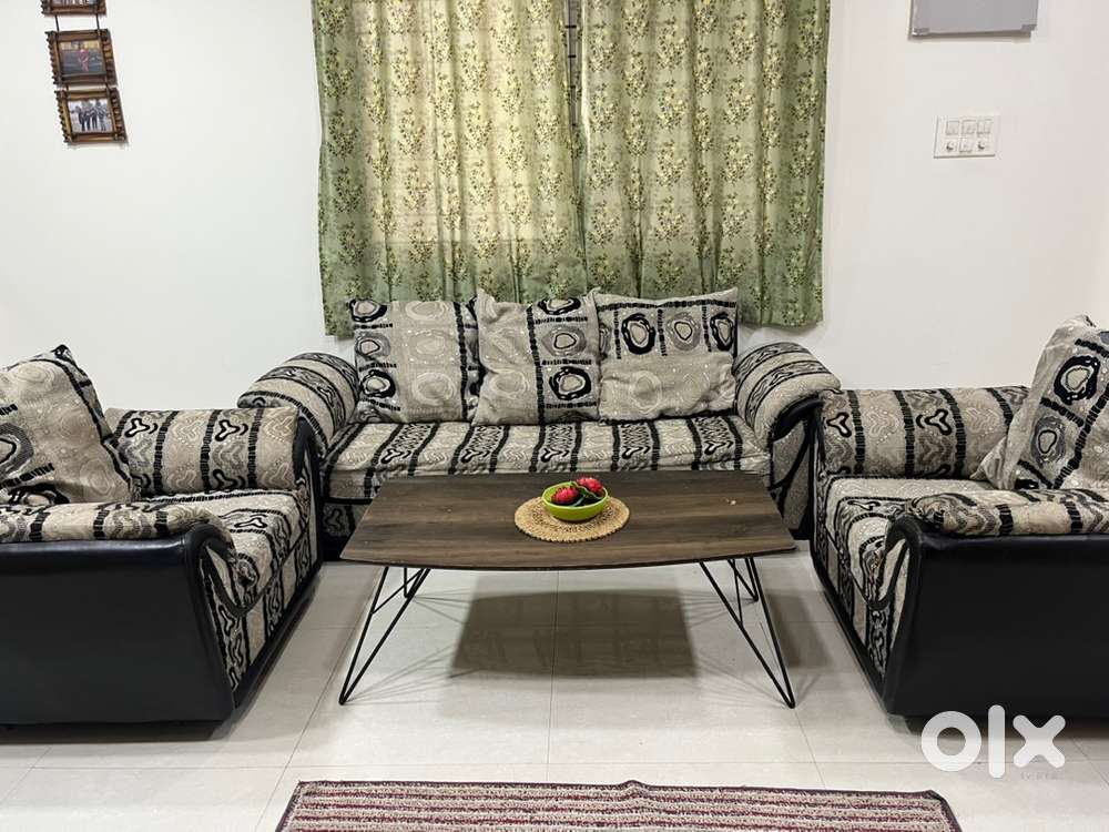 5 seater sofa in good condition along with center table