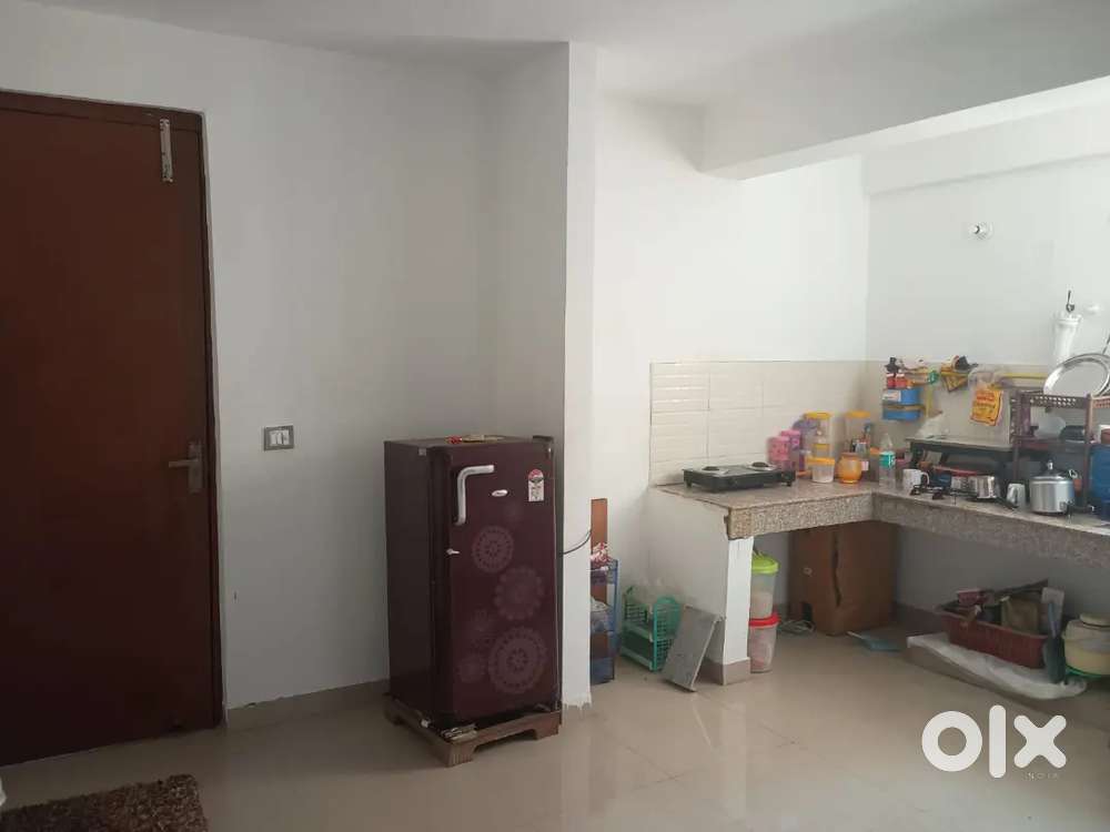 Two working fatmates required