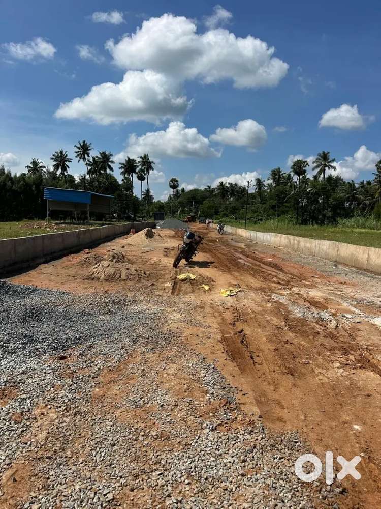 3& 4 cents bits for sale at munagapaka, Anakapalli--Atchutapuram road