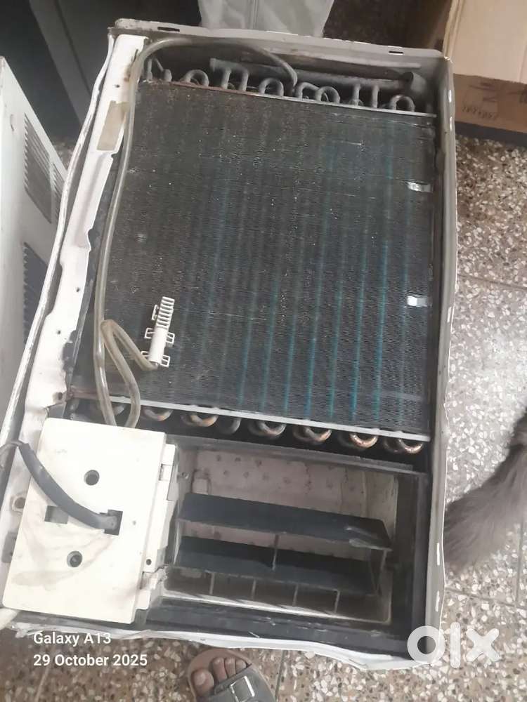 Window AC 1 tan R 22 gas ( L Loyd Company ka h