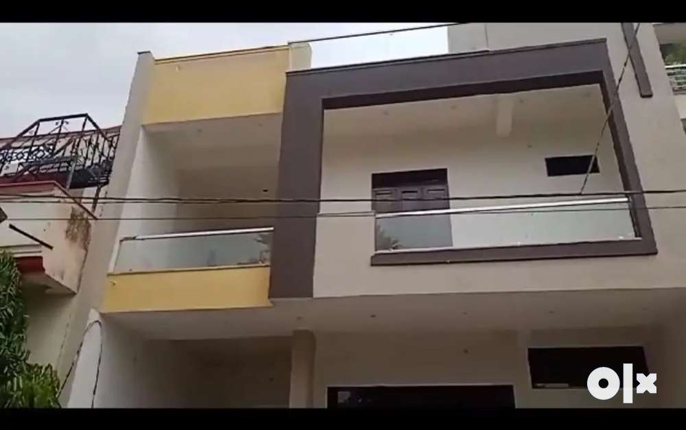 1 furnished room in 3BHK floor with sharing kitchen and common toilet