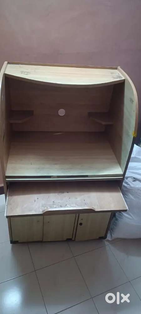 Computer Table / Study Desk with Storage & Keyboard Tray