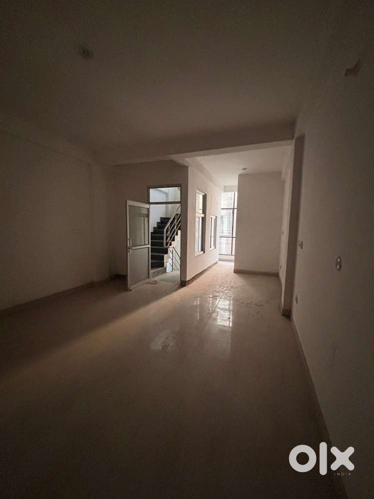 450sq.ft hall available for rent in Gomti nagar