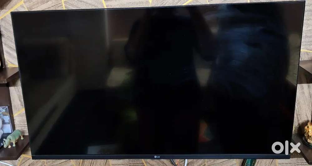 LG smart TV 32 inches