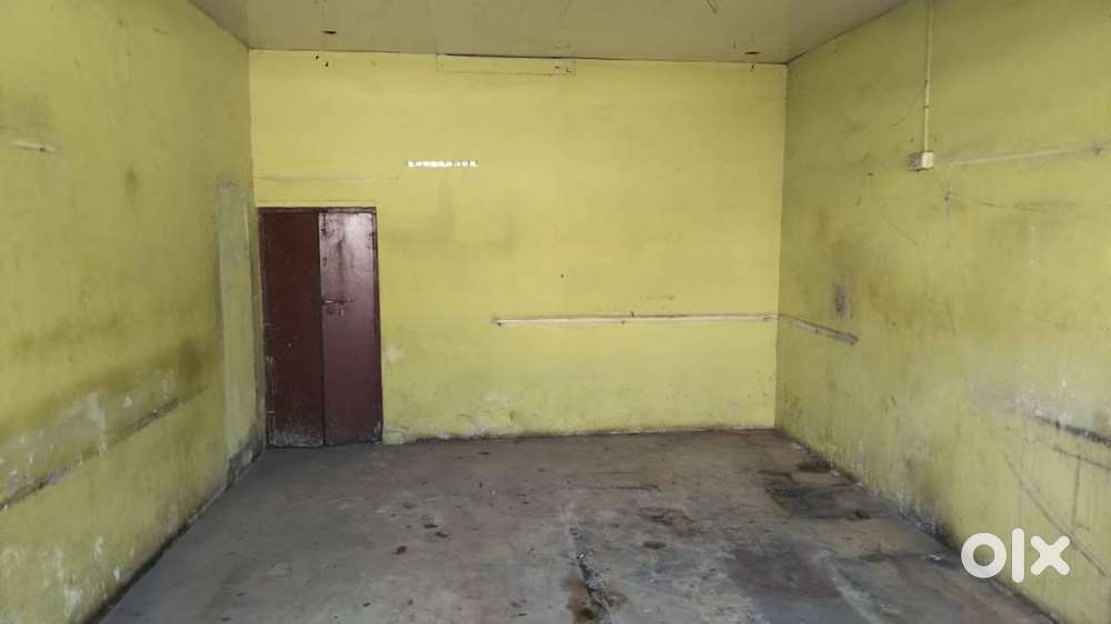 COMMERCIAL SPACE 250 SQ FEET.GROUND FLOOR.