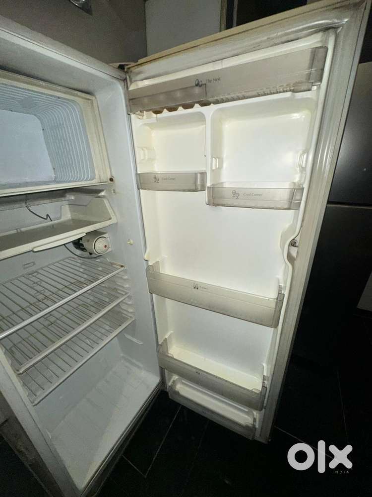 Refridgerator