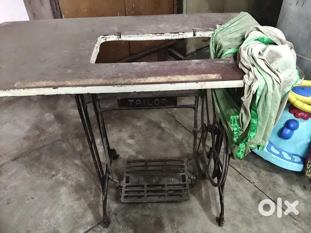 Domestic Sewing Machine Stand & Table set