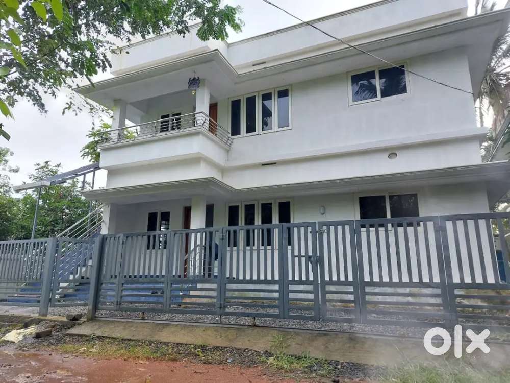 *Spacious House for Rent – Family Friendly, Parking*