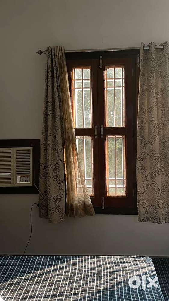 Roommates chaiye mujhe koi