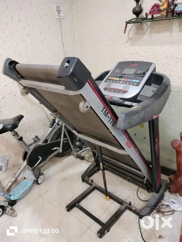 Trademill running n very nice condition with music system