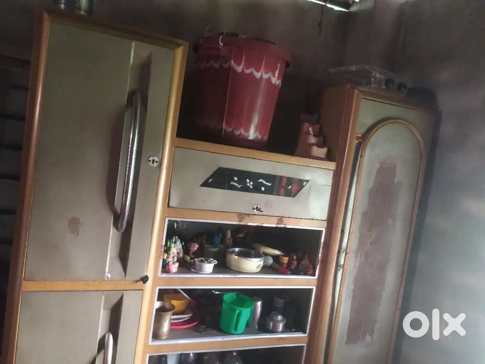 House sokesh.         Urjant sell