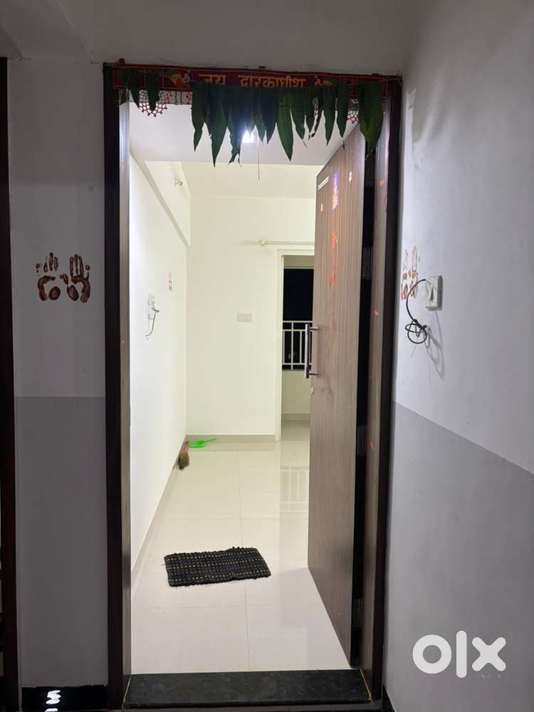 2 BHK flat with 1 queen-size bed, geysers in both bathrooms,