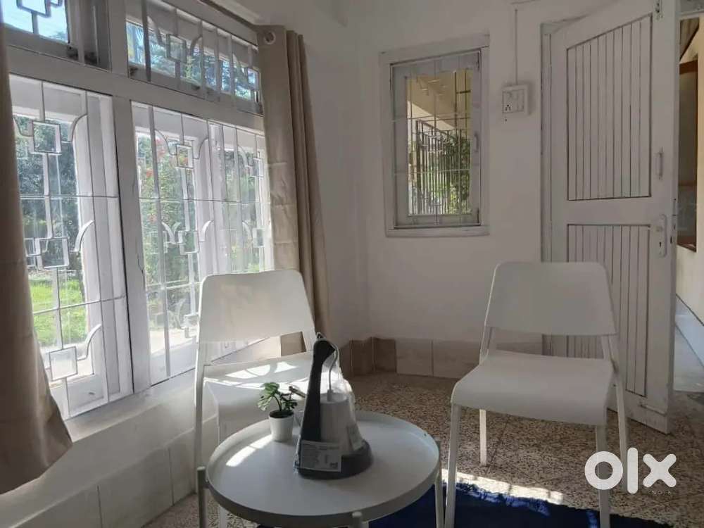 Furnished Room in Posh Locality – Single Working Professional