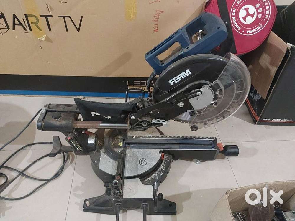 1x bench drill, Radial mitre saw,rinder, blower and router bit set