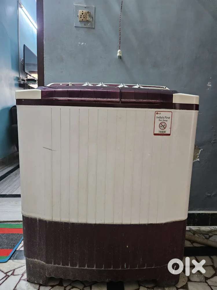 LG 6.8Kg semi automatic machine