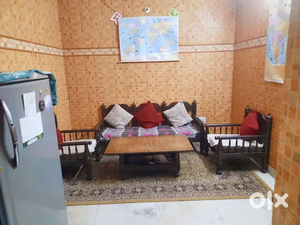 2BHK Corner Flat furnished Near Janakpuri East Metro – Prime Location