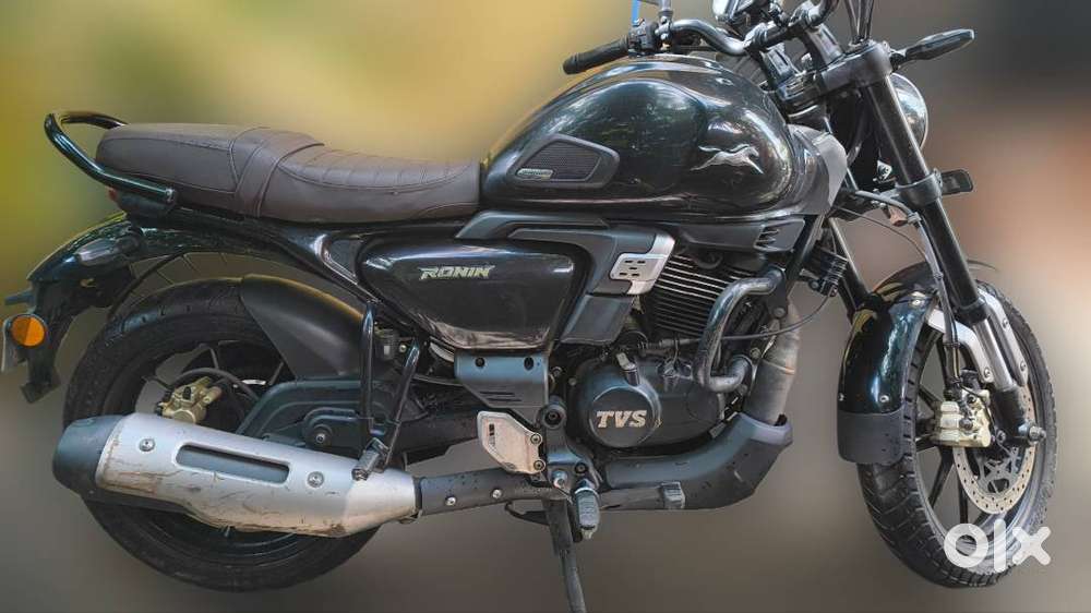 TVS Ronin Base Lightning Black