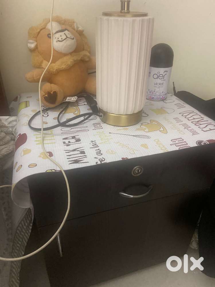 Bed side table