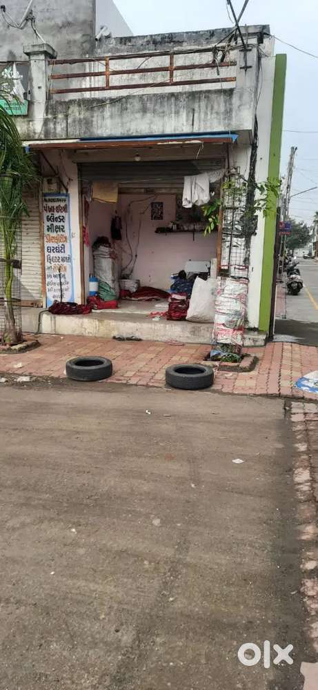 પાસોદરા, ઓમ રો હાઉસ વિભાગ ૧ ના રોડ પરની દુકાન + ધાબુ