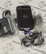 new unused blackberry q10 sealed packed with all accesories and box wi
