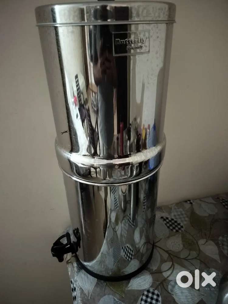 Butterfly steel water filter 34 litres and with 3 candles.