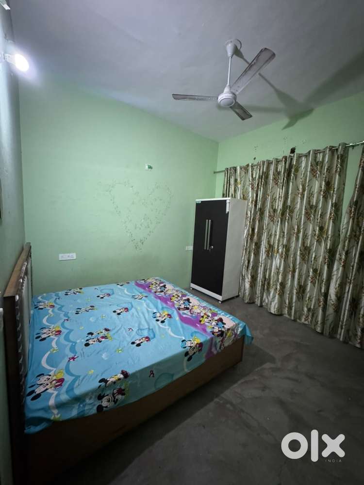 In all floors have 3 sides gallery and too much space to live .