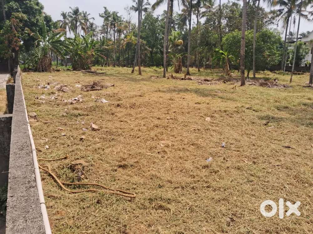 Prime Land for sale on the 80 ft road.