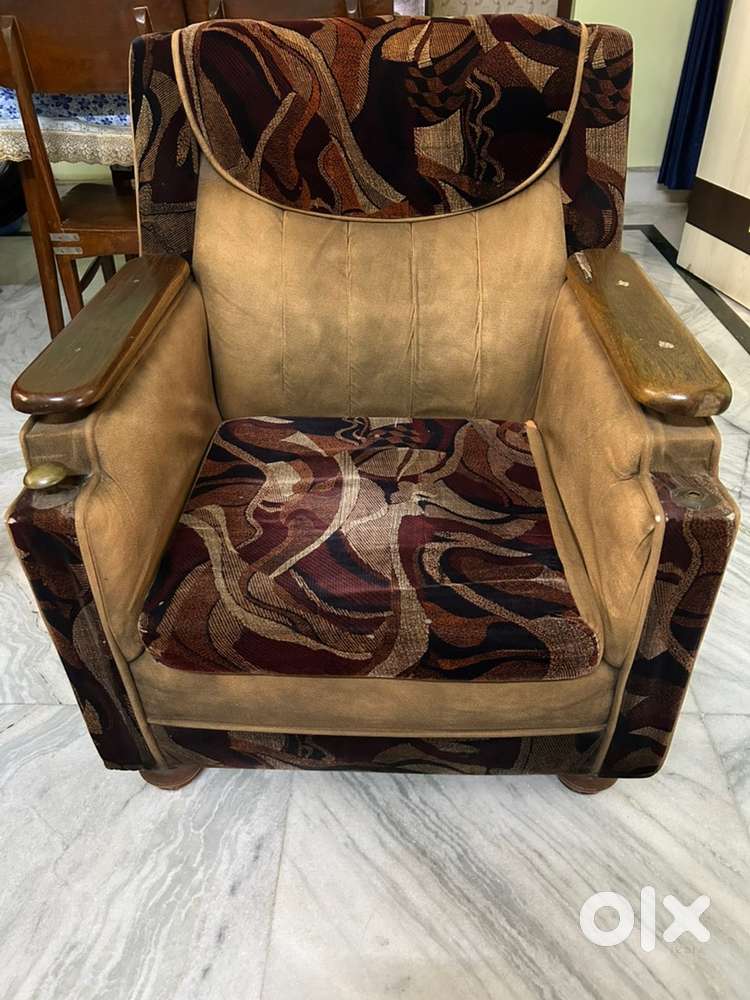 Conditioned Sofa Set