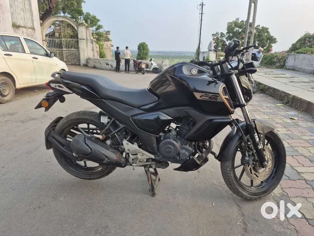 YAMAHA FZ V3
