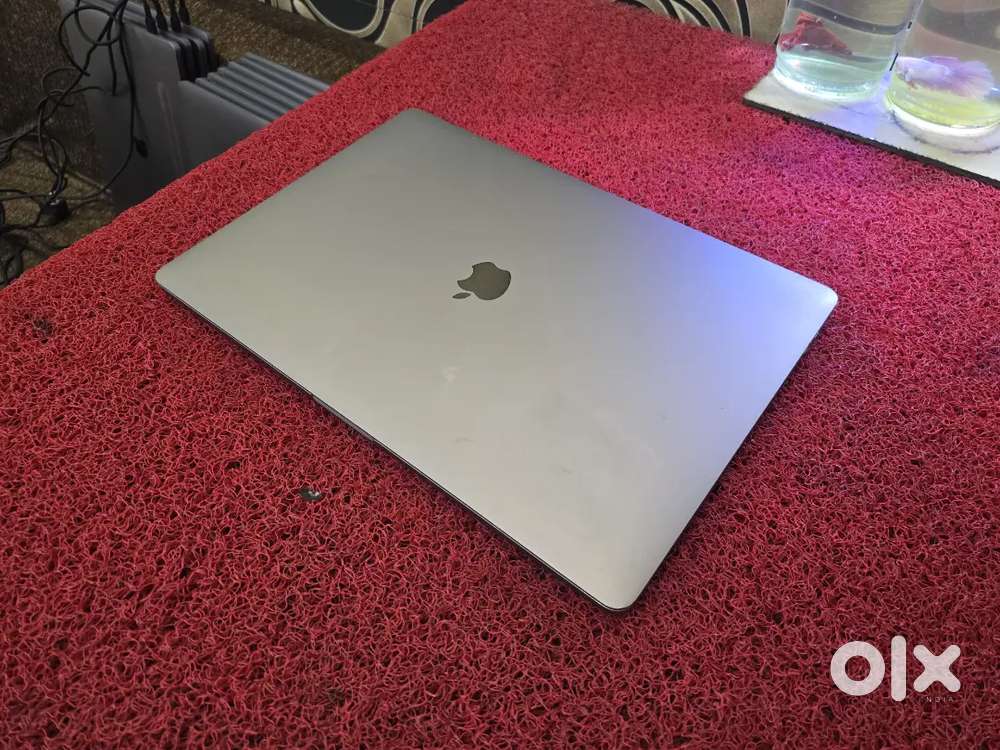 Apple Macbook Pro 2020 i7 16gb 512gb 5.5gb Graphics 16inch Retina