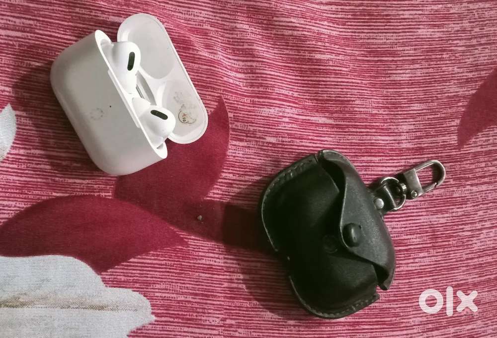 Ear bud with cover with iphone cable