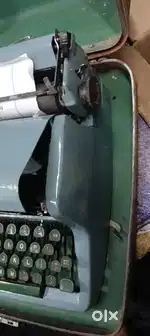 Royal Type Writer Machine portable