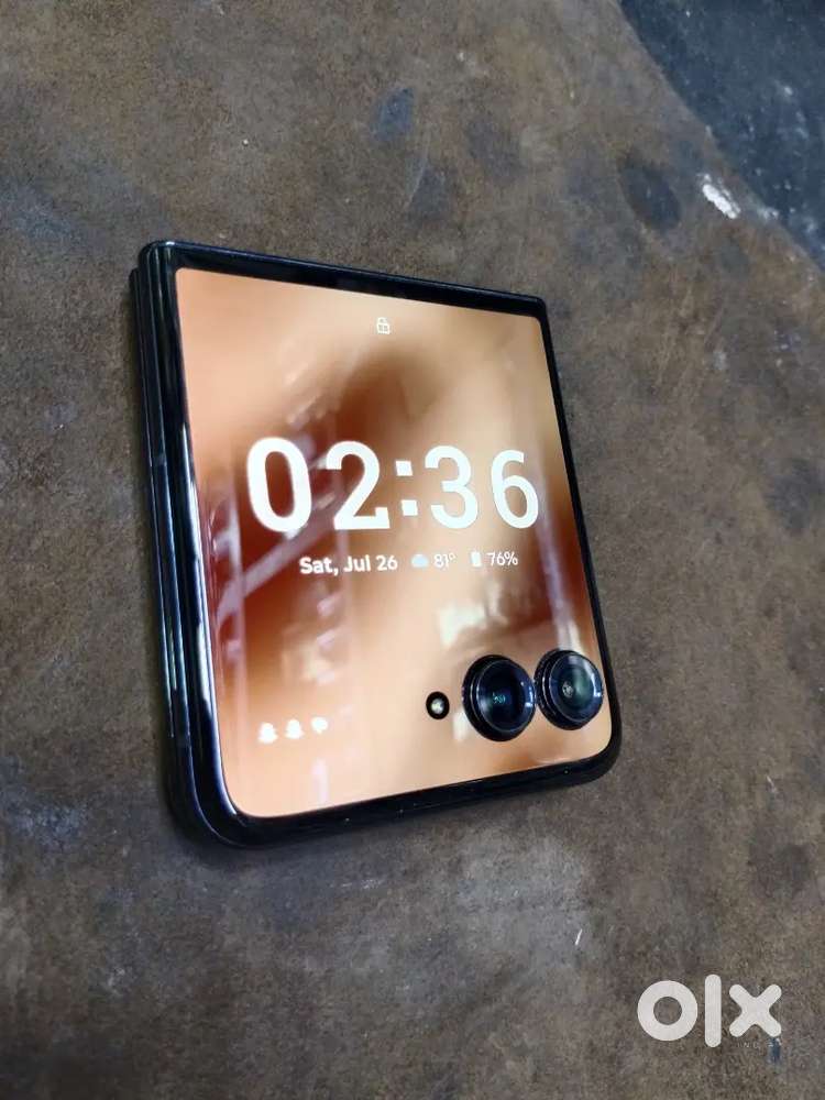 Moto razr ultra 50