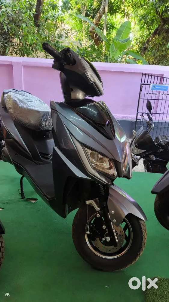 Romai electric scooter only 950 km.