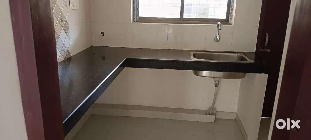 Fully independent 2bhk tiles floor no owner house at zoo road parking