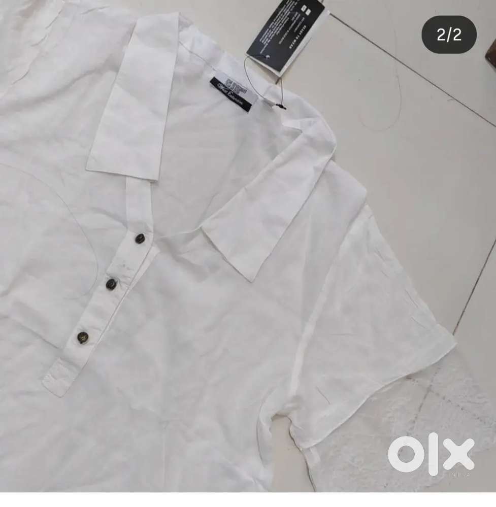 New branded tops with tag