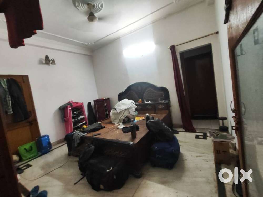 1 room with attached bath