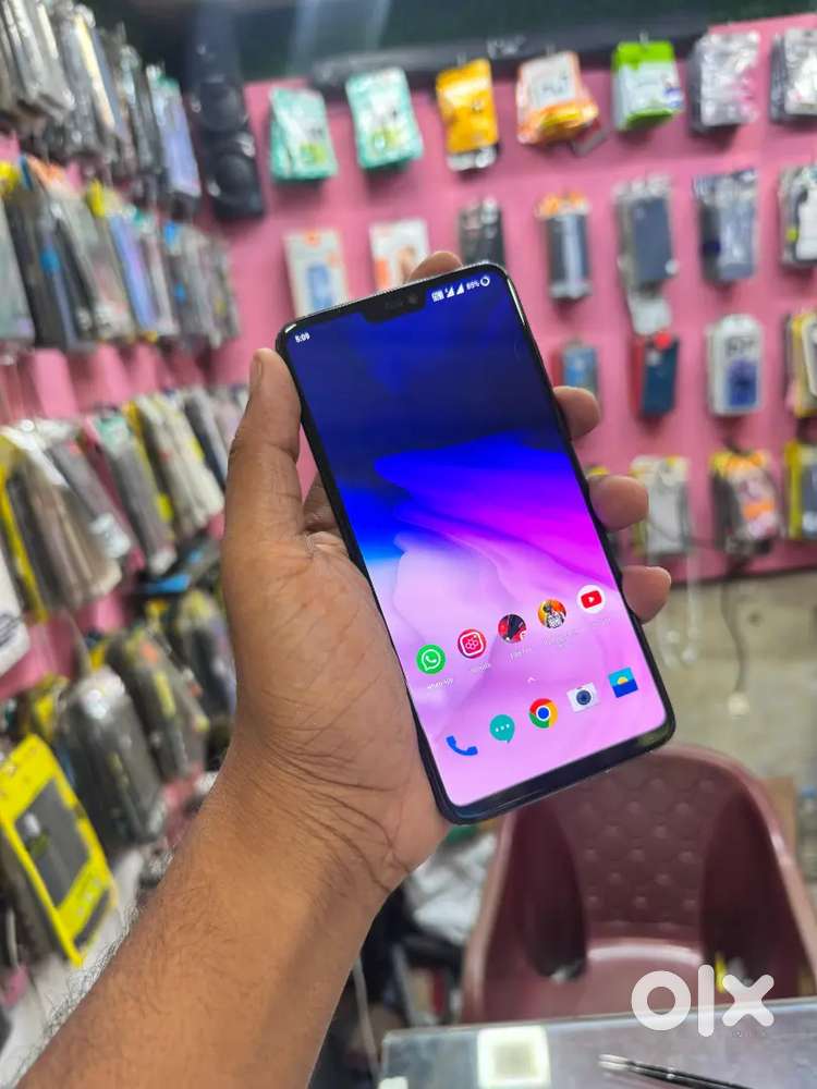 ONE PLUS 6, 8GB RAM, 128 ROM , , back PANEL damage