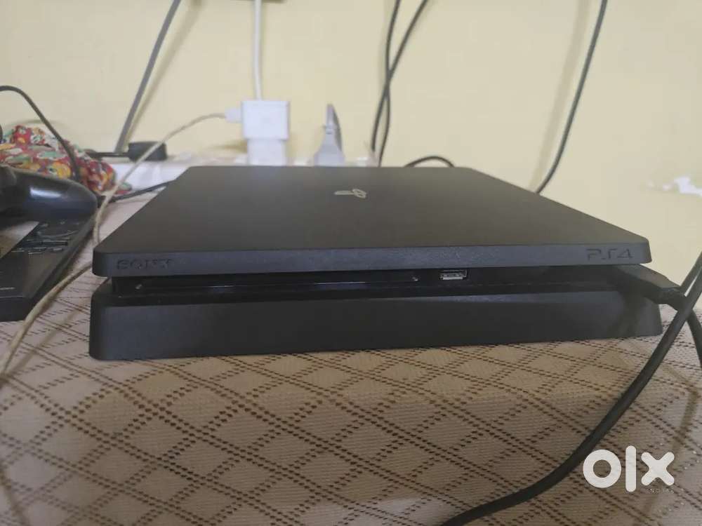 New PS4. Only 3Months used. 5 Cd.Full Kit and box. Not refurbished.