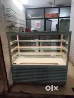 Good condition sujata company cake display fridge