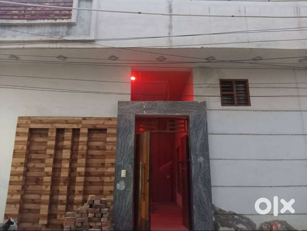 Corner located independent house for 3-4 members.