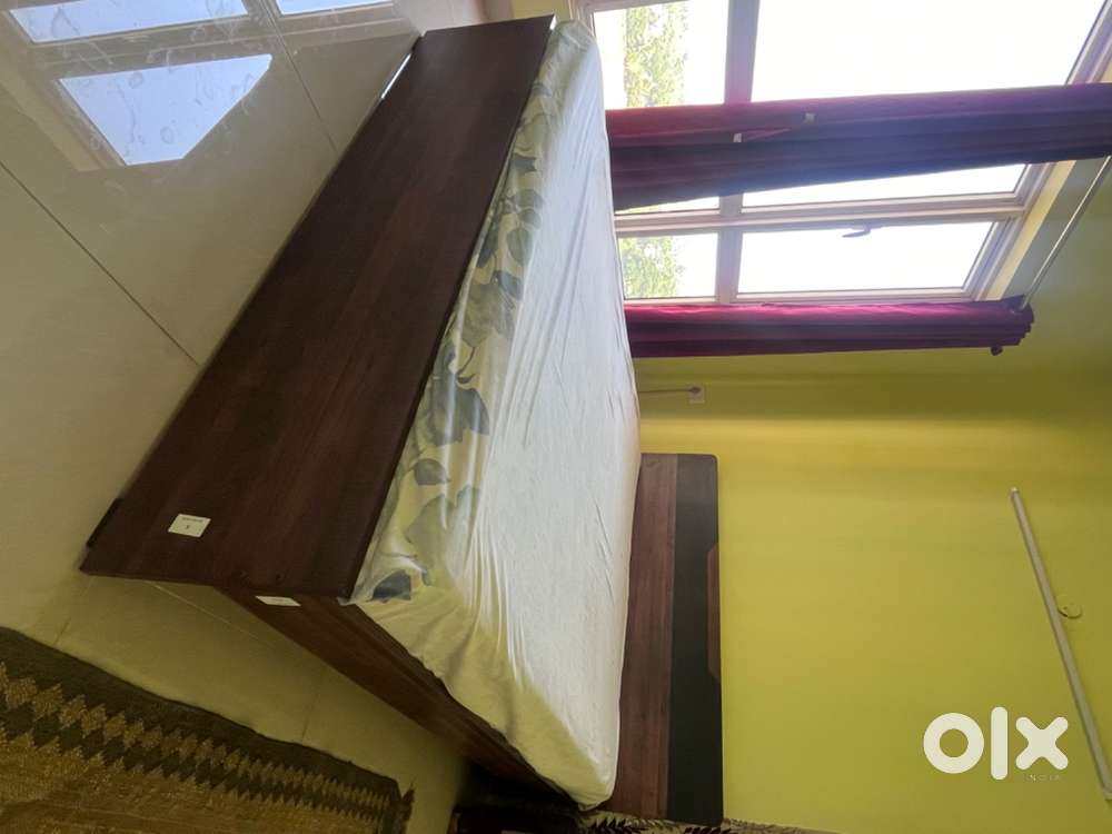 Bed queen size without storage