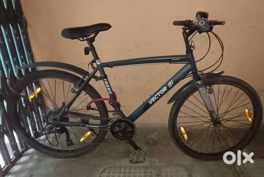 21 Gear cycle,,Vector 91 Athens at very low price only 3-4 months used