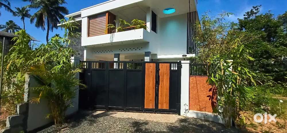 POSH HOUSE FOR SALE AT KARIKKODU