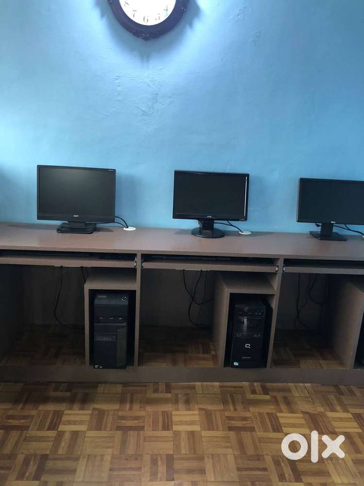 COMPUTER TABLE