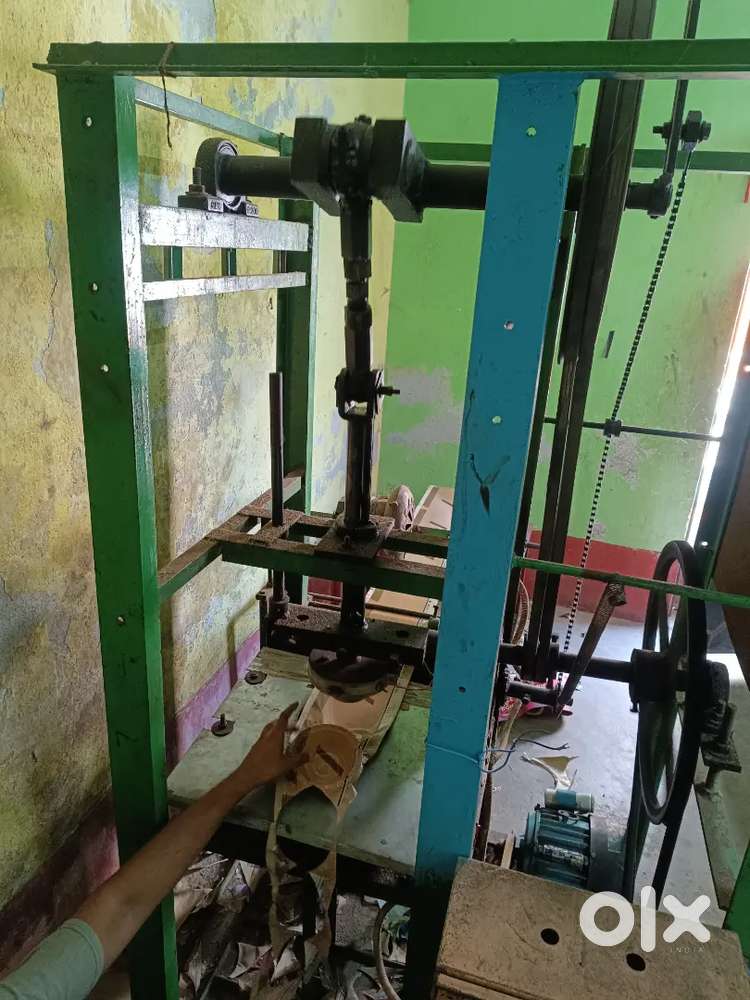 Paper plate machine