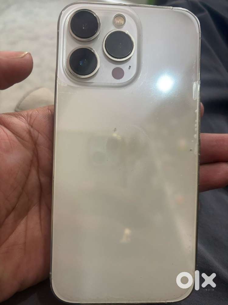 Iphone 13 pro 85% battery not a single scratch