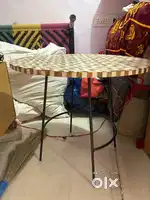 Round coffee table