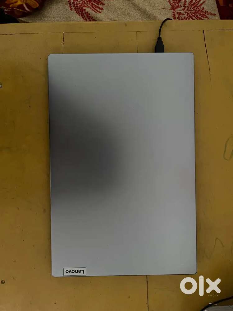 Lenovo leptop Ryzen5 prosesor i3 all working no problem mini scratches
