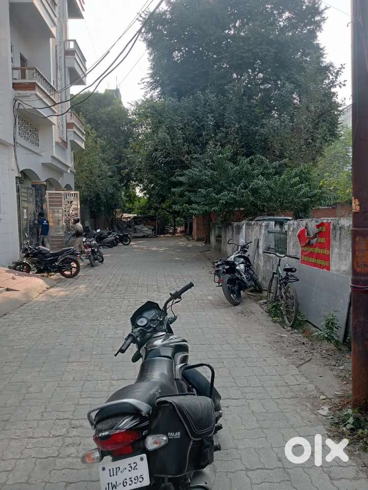 Main road kapurthala ke pass hai.